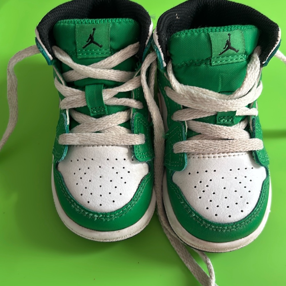Baby Jordan 1 mid
